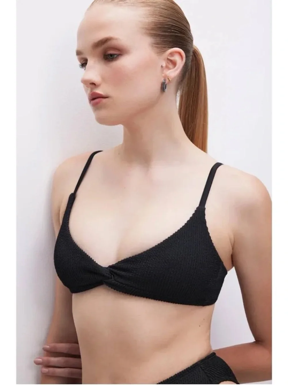 Good American Always Fits Twist Bikini Top